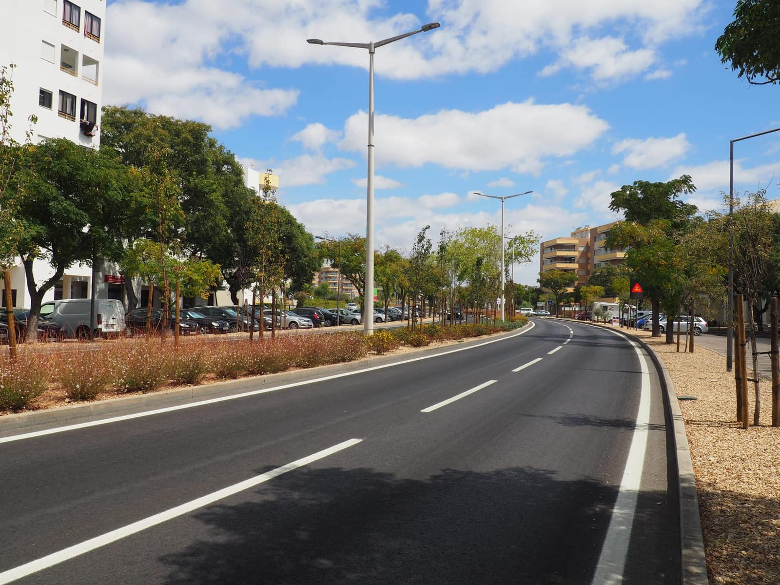 Espaço verde projetado pela ALA — Algarve Landscape Architects
